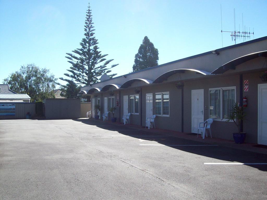 Bentons Motel Levin Exterior photo
