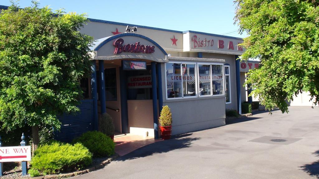 Bentons Motel Levin Exterior photo