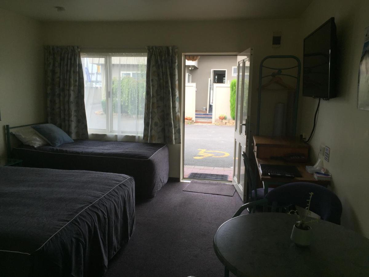 Bentons Motel Levin Exterior photo